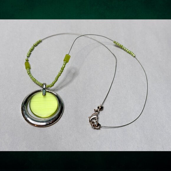 Jewelry - Vintage Vibrant Green Beaded Pendant Necklace
